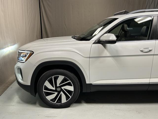 new 2025 Volkswagen Atlas car, priced at $48,804