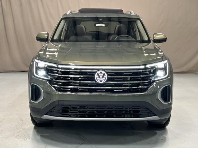 new 2025 Volkswagen Atlas car, priced at $48,636