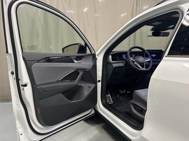new 2025 Volkswagen Tiguan car, priced at $37,941