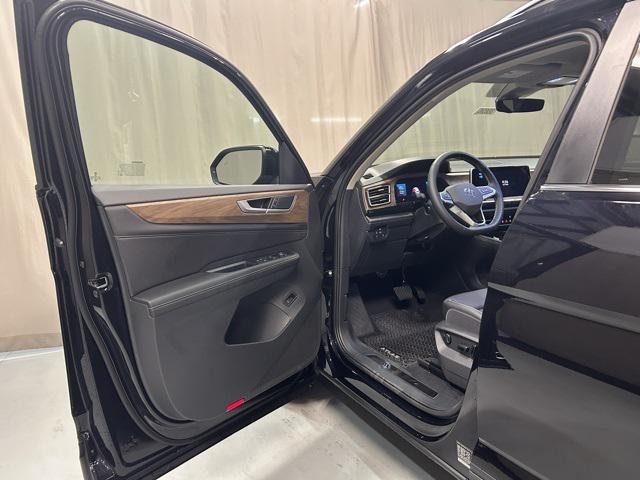 new 2025 Volkswagen Atlas car, priced at $42,922