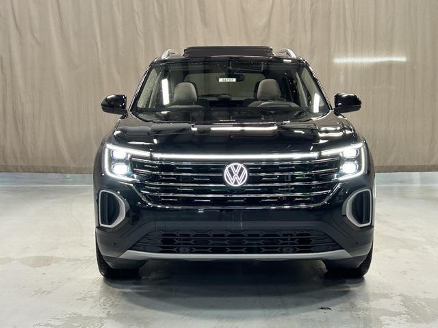 new 2025 Volkswagen Atlas car, priced at $49,599