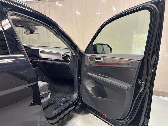 new 2025 Volkswagen Atlas car, priced at $50,867