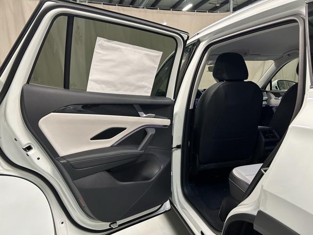 new 2025 Volkswagen Tiguan car, priced at $34,076