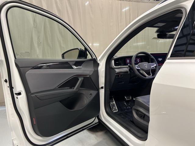 new 2025 Volkswagen Tiguan car, priced at $39,941
