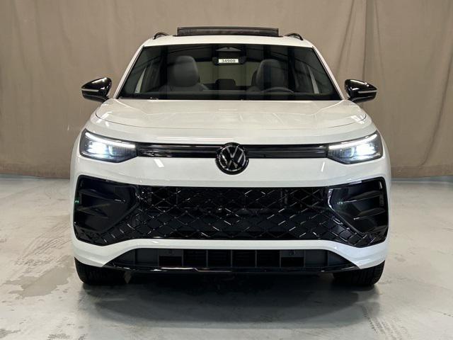 new 2025 Volkswagen Tiguan car, priced at $39,941
