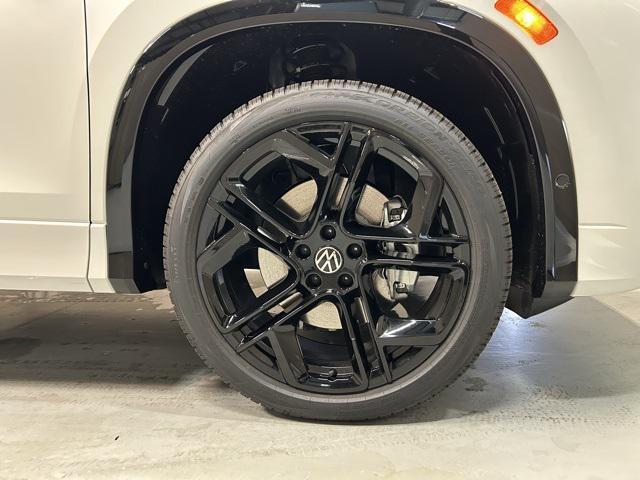new 2025 Volkswagen Tiguan car, priced at $39,941