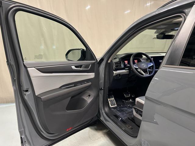 new 2025 Volkswagen Atlas car, priced at $45,351