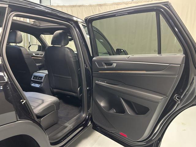 new 2026 Volkswagen Atlas Cross Sport car, priced at $52,233