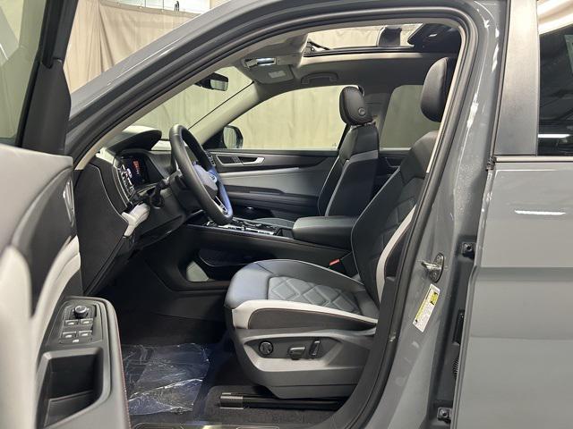 new 2025 Volkswagen Atlas car, priced at $45,796