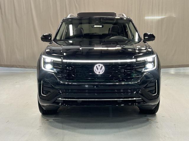 new 2025 Volkswagen Atlas car, priced at $53,754