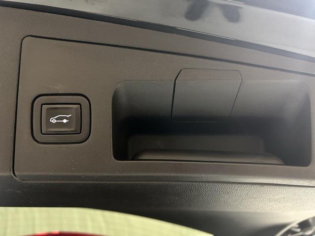 used 2021 Cadillac XT5 car, priced at $23,216