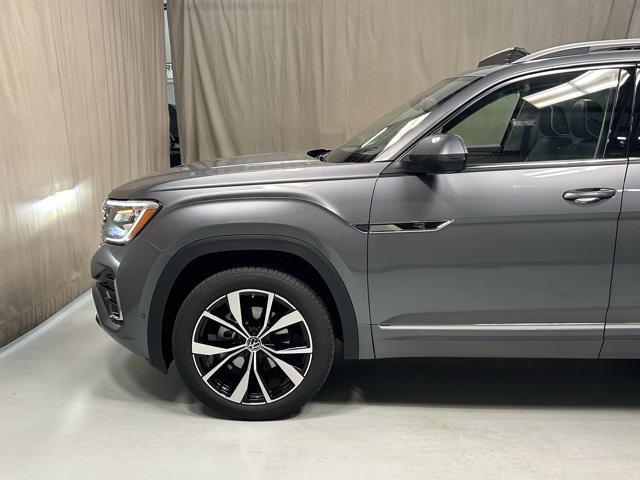 new 2024 Volkswagen Atlas car, priced at $52,087