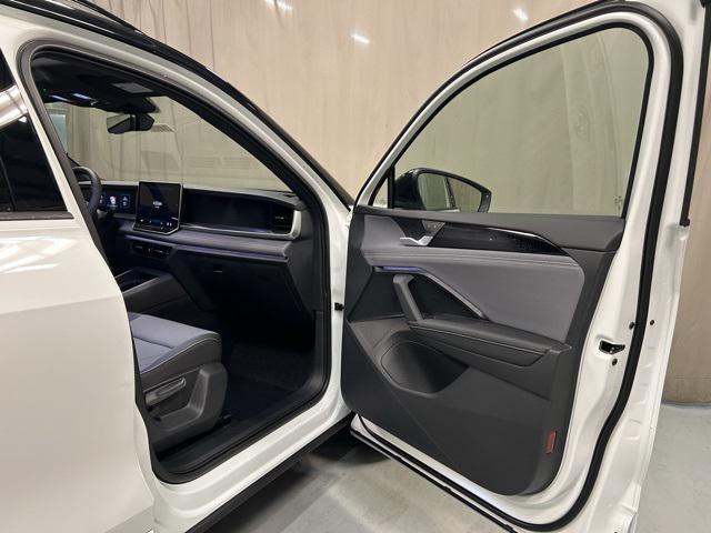 new 2025 Volkswagen Tiguan car, priced at $39,586