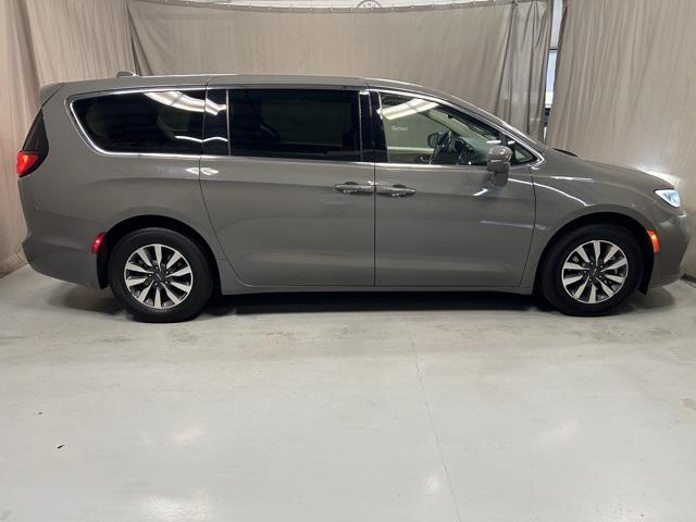 used 2022 Chrysler Pacifica Hybrid car, priced at $21,200