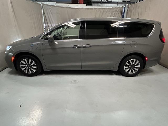 used 2022 Chrysler Pacifica Hybrid car, priced at $21,200
