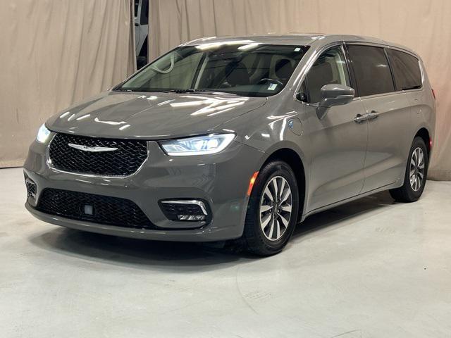 used 2022 Chrysler Pacifica Hybrid car, priced at $21,200