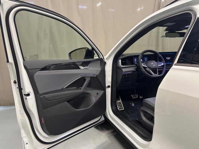 new 2025 Volkswagen Tiguan car, priced at $38,691