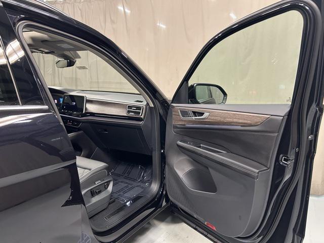 new 2025 Volkswagen Atlas car, priced at $57,032