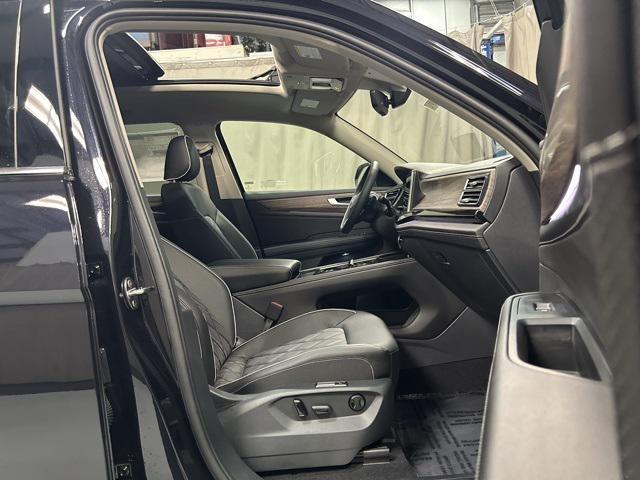 new 2025 Volkswagen Atlas car, priced at $57,032