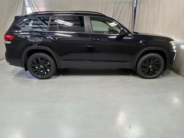 new 2025 Volkswagen Atlas car, priced at $43,822