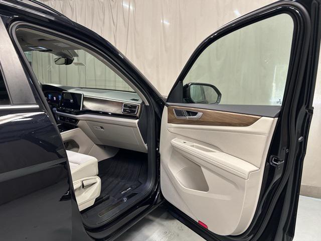 new 2025 Volkswagen Atlas car, priced at $43,822