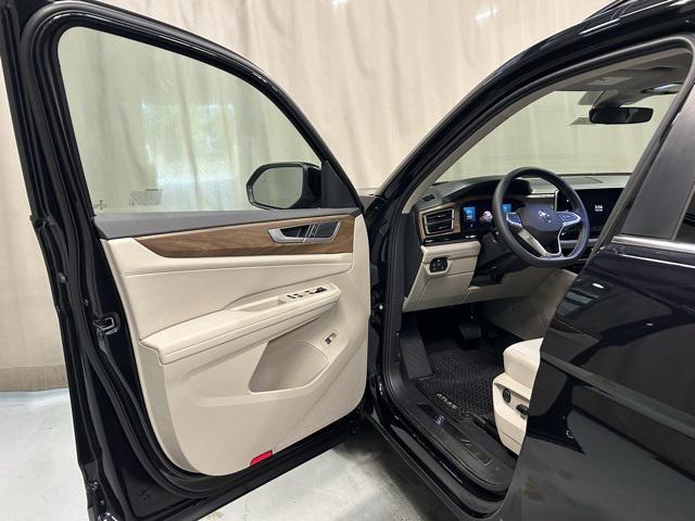 new 2025 Volkswagen Atlas car, priced at $43,822