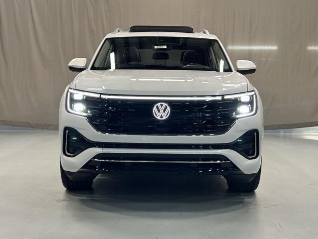 new 2025 Volkswagen Atlas car, priced at $52,651