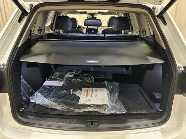 new 2025 Volkswagen Atlas car, priced at $52,651