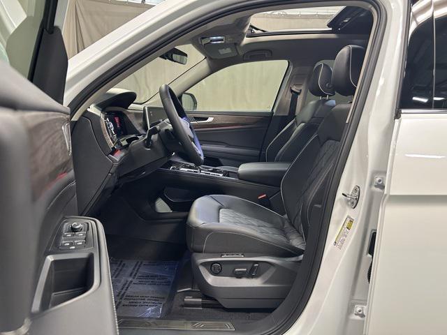new 2025 Volkswagen Atlas car, priced at $52,651