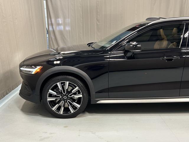 used 2020 Volvo V60 Cross Country car, priced at $26,454