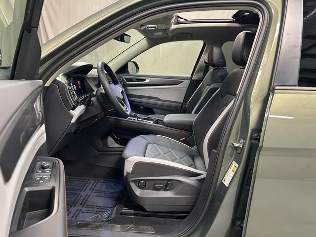 new 2025 Volkswagen Atlas car, priced at $48,646