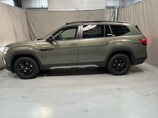 new 2025 Volkswagen Atlas car, priced at $48,646