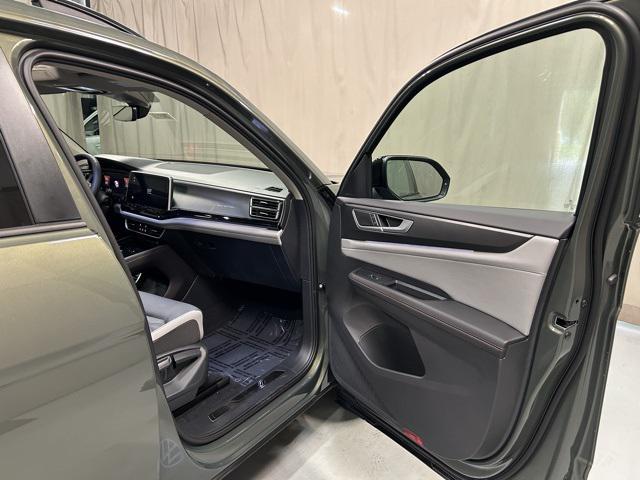 new 2025 Volkswagen Atlas car, priced at $48,646