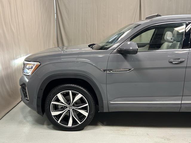 new 2025 Volkswagen Atlas Cross Sport car, priced at $52,641