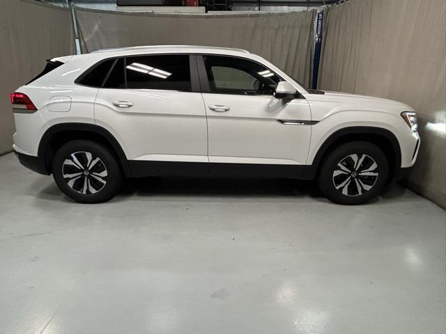new 2026 Volkswagen Atlas Cross Sport car, priced at $42,636