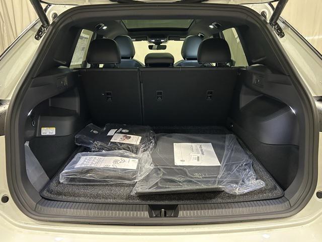new 2025 Volkswagen Tiguan car, priced at $40,336