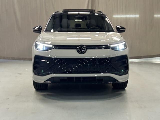 new 2025 Volkswagen Tiguan car, priced at $37,881