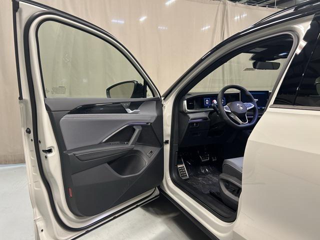 new 2025 Volkswagen Tiguan car, priced at $37,881