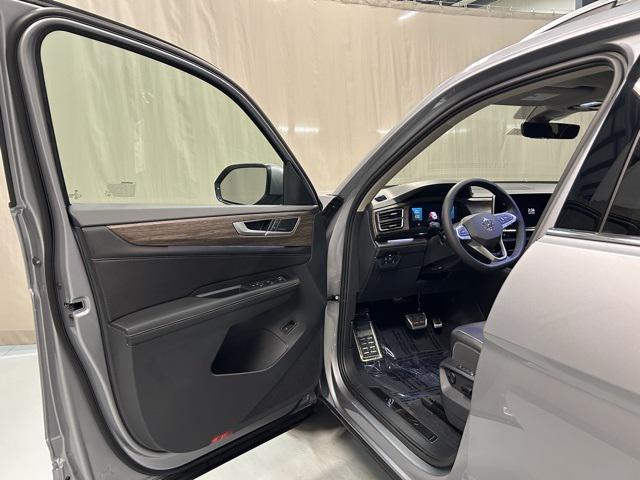 new 2025 Volkswagen Atlas car, priced at $56,064