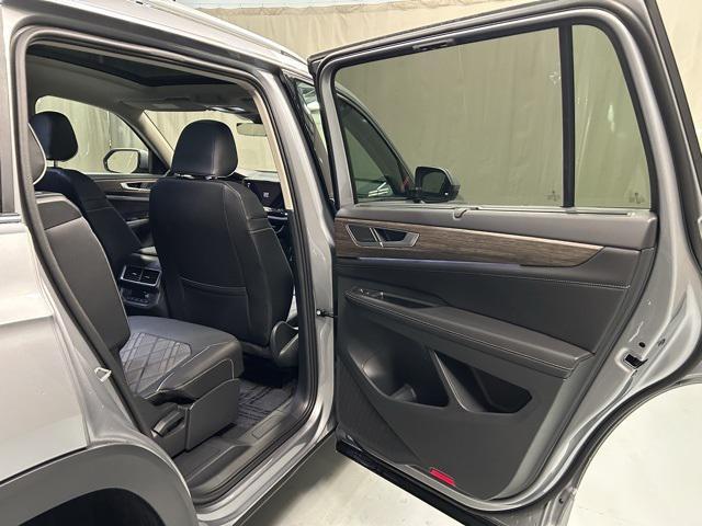 new 2025 Volkswagen Atlas car, priced at $56,064