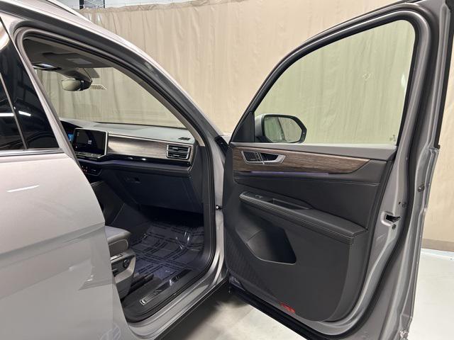 new 2025 Volkswagen Atlas car, priced at $56,064