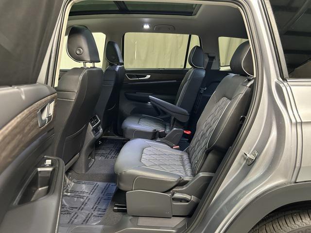 new 2025 Volkswagen Atlas car, priced at $56,064