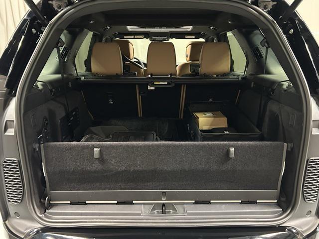 used 2024 Land Rover Discovery car, priced at $63,989