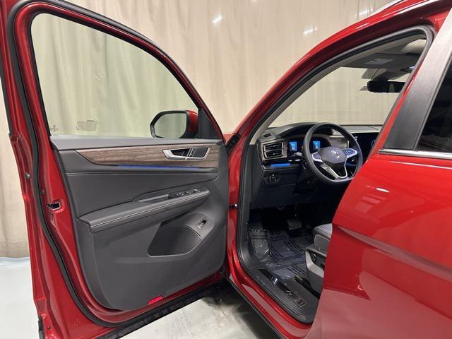 new 2025 Volkswagen Atlas car, priced at $46,970