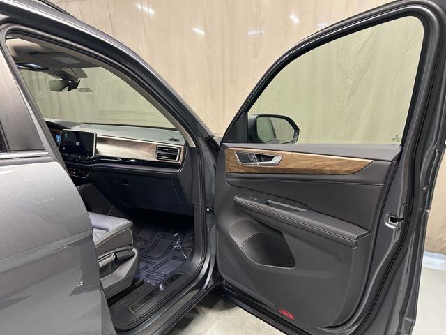 new 2025 Volkswagen Atlas car, priced at $48,282