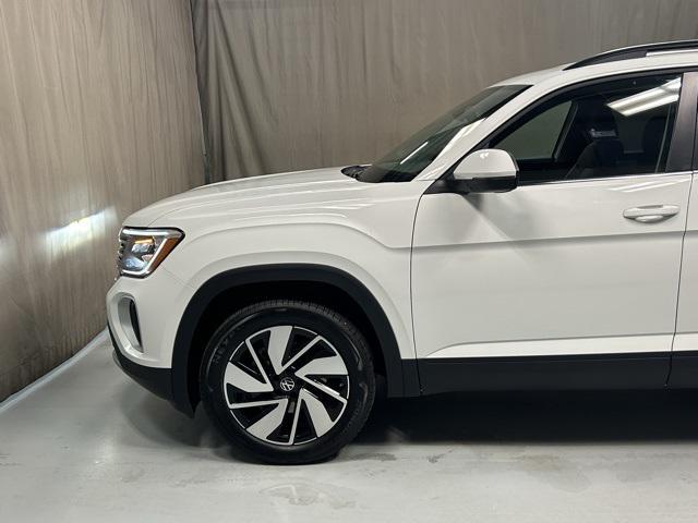 new 2024 Volkswagen Atlas car, priced at $42,080