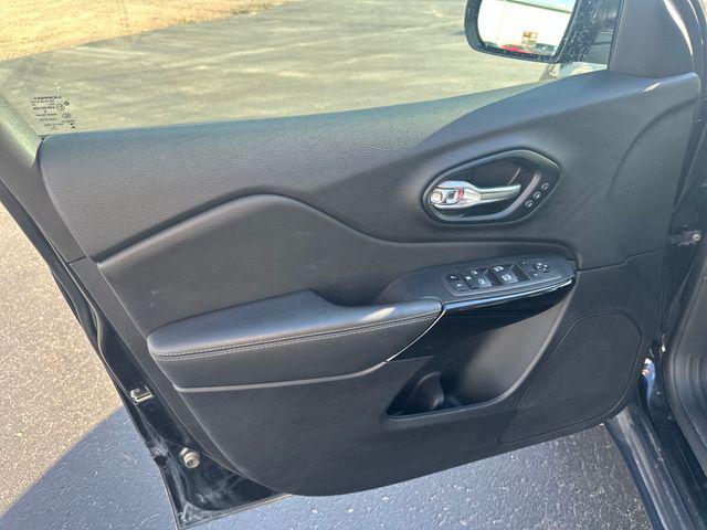 used 2023 Jeep Cherokee car, priced at $25,759