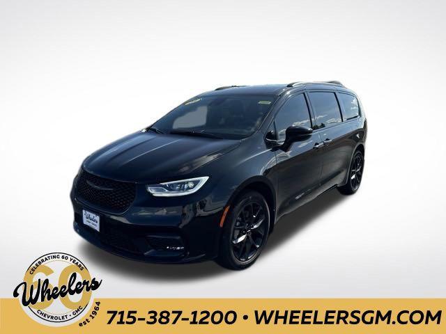 used 2023 Chrysler Pacifica car, priced at $38,816