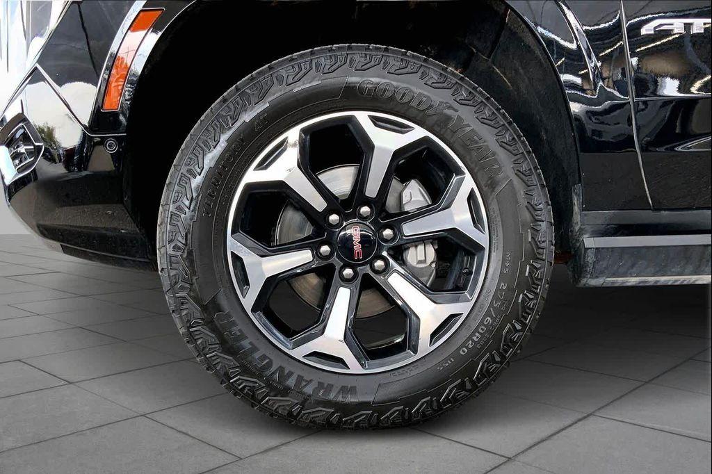 used 2025 GMC Yukon car, priced at $78,982