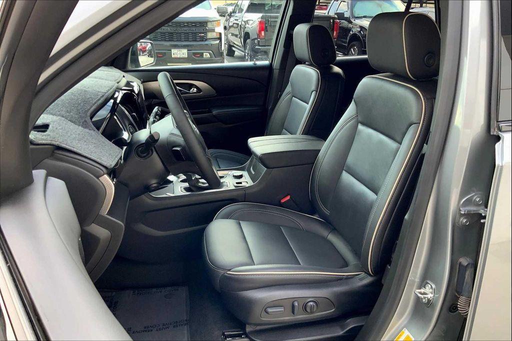 used 2023 Chevrolet Traverse car, priced at $40,982